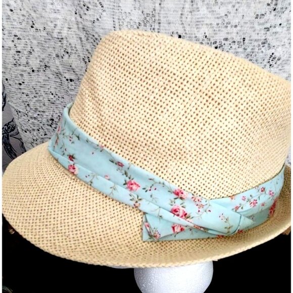 Charlotte Russe Beach Fedora Panama Straw Blue Print Band NWOT Cool Light Sharp! - Picture 2 of 5